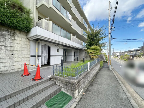 【シャンティーあやめ池】エントランス 【シャンティーあやめ池】エントランス