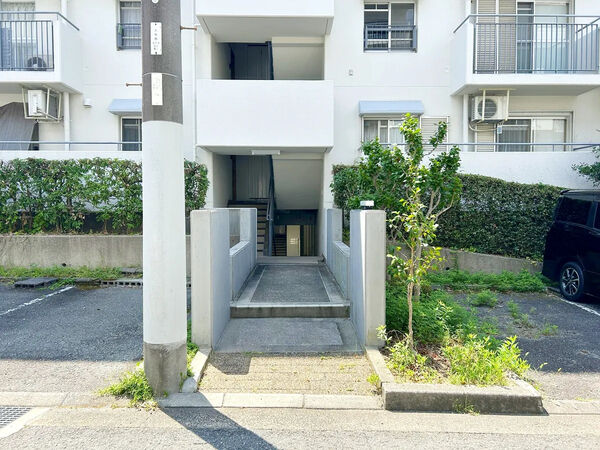 【千里緑丘住宅】エントランス