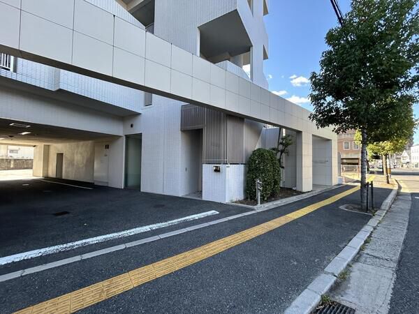 【ロイヤルシティビュー牛田本町】エントランス