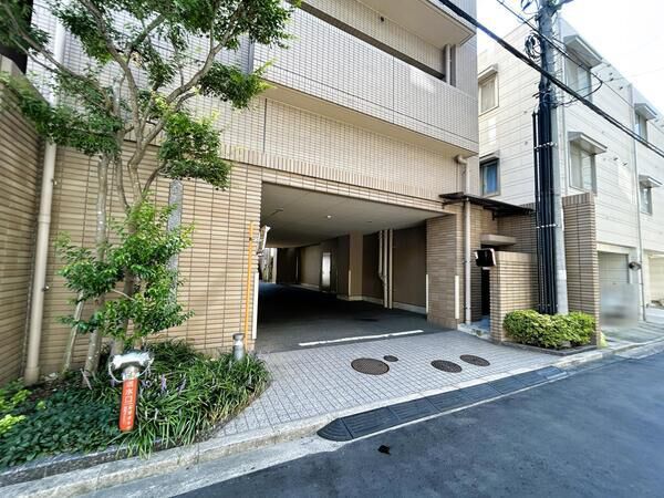 【牛田公園パークハウス】＜駐車場入り口＞