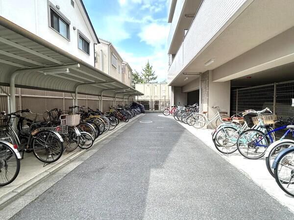 【サーパス四条大宮】共用部分(駐輪場) 【サーパス四条大宮】共用部分(駐輪場)