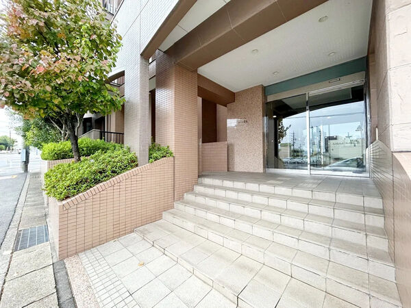 【ヴィアレ一社】エントランス 【ヴィアレ一社】エントランス