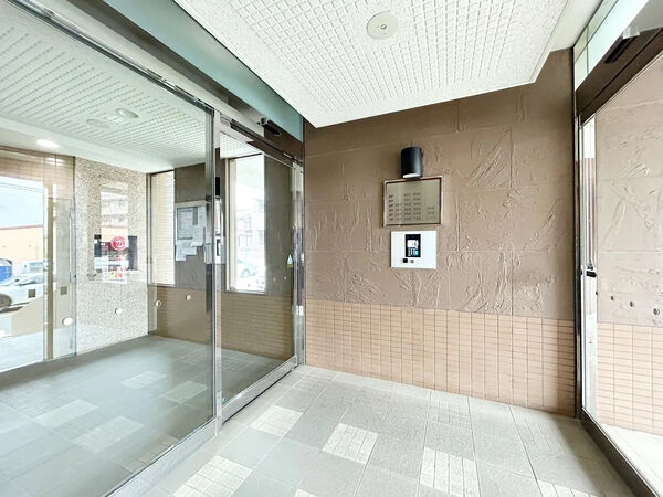 【ヴィアレ一社】エントランス