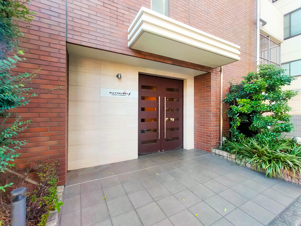 【エストゥルースプラス東神奈川】エントランス