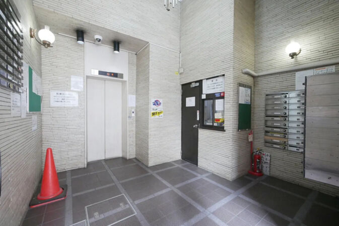 【ライオンズマンション栄】エントランス３