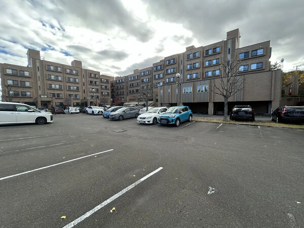 【ヴィルヌーブ山の手2】駐車場 【ヴィルヌーブ山の手2】駐車場