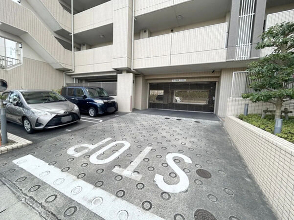 【ユニーブルはなみずき通り】駐車場