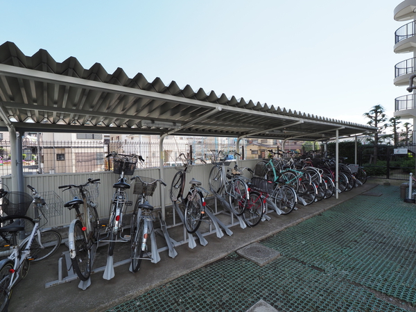 【コスモ大宮ラフィーユ】駐輪場