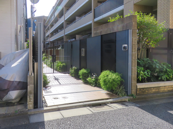 【リムテラスコート経堂】エントランス