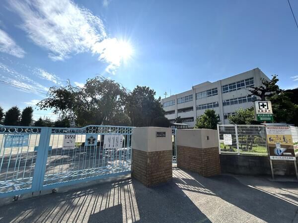 さいたま市立東大成小学校　約750m