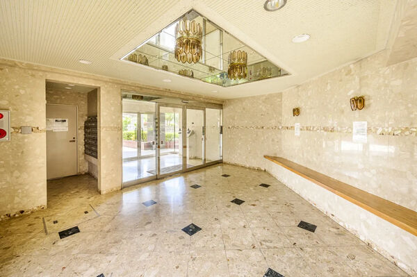 【ロマネスク香住ヶ丘】エントランス1