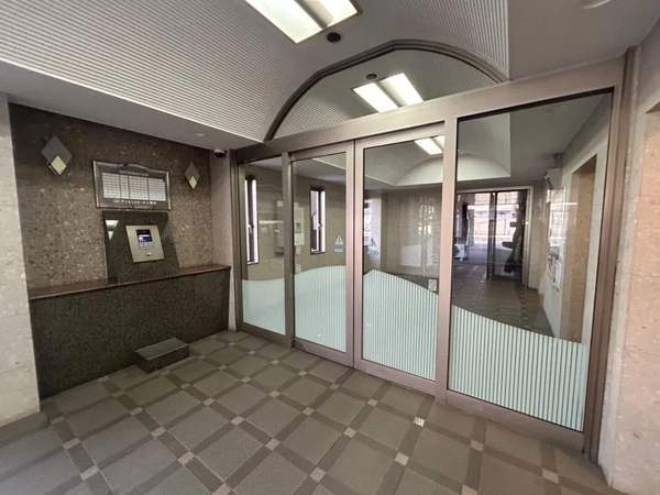 【ライオンズガーデン稲永】エントランス 【ライオンズガーデン稲永】エントランス