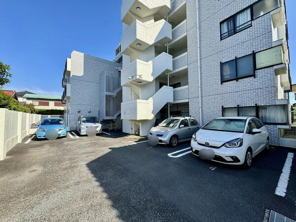 【ライオンズマンション茅ヶ崎海岸】駐車場