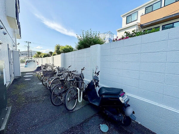 【ライオンズマンション茅ヶ崎海岸】駐輪場