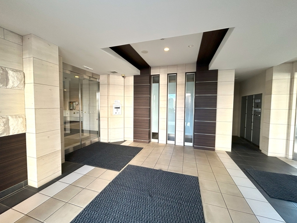 【クリオ東札幌プレミアムスクエア】エントランス（風除室）