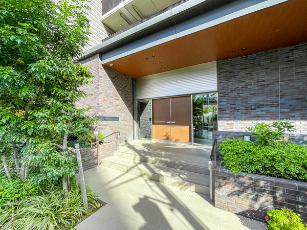 【ラ・フォルム新鶴見ラウンドパーク】エントランス