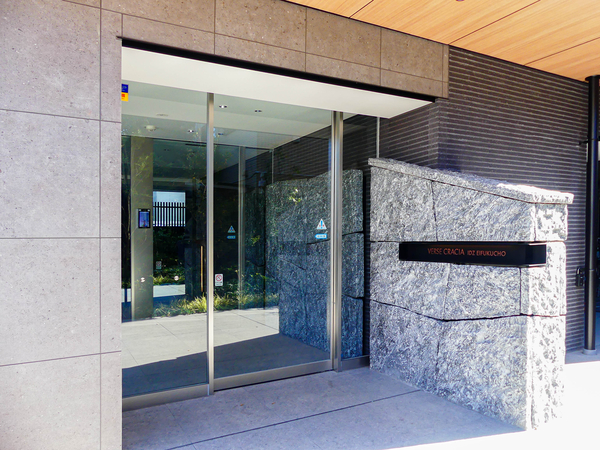 【ヴァースクレイシアIDZ永福町】エントランス