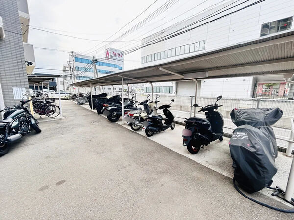 （バイク置場）