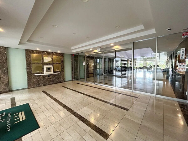 【ザ・シーズンズ】エントランス