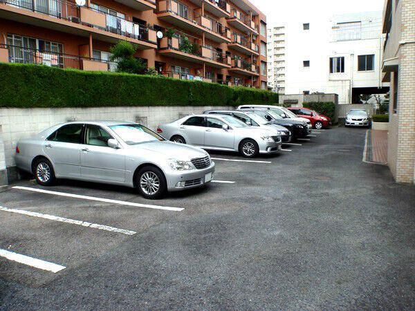 【イトーピア徳川町マンション】共用部分(駐車場) 【イトーピア徳川町マンション】共用部分(駐車場)