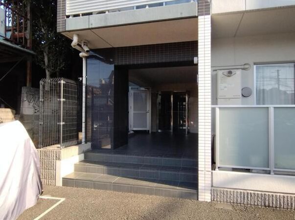 【レーヴ横浜保土ヶ谷フェルクルール】エントランス