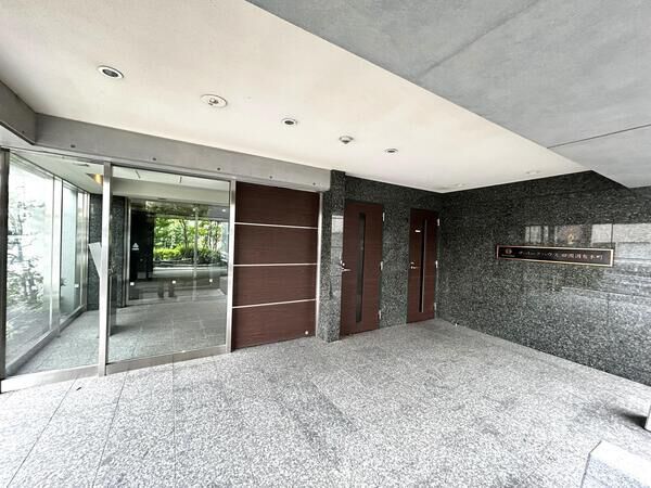 【ザ・パークハウス田園調布本町】エントランス