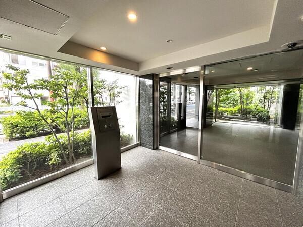 【ザ・パークハウス田園調布本町】エントランス