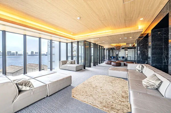 【ローレルタワールネ浜松町】ブルースイートクラブラウンジ1