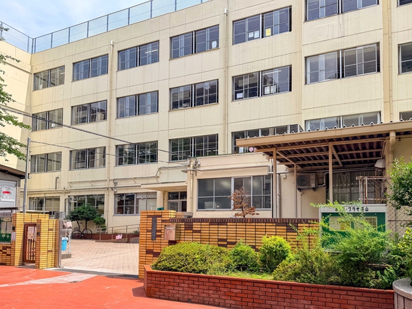 塔山小学校まで約220m(徒歩3分)
