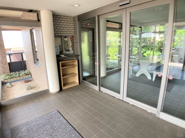【エクレール台原】エントランス