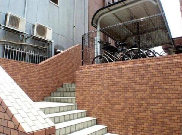 【ペルル白壁】共用部分(駐輪場)1 【ペルル白壁】共用部分(駐輪場)1