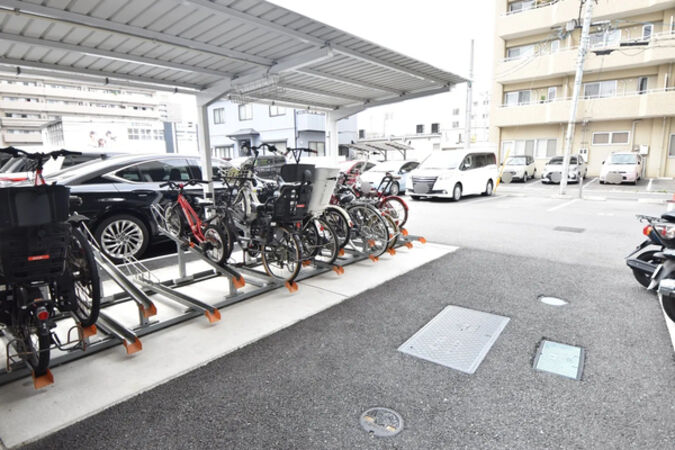 （駐輪場）