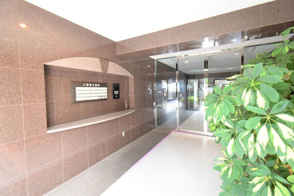 【ロイヤルアーク東山】エントランス１