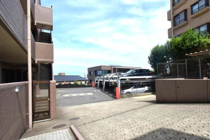【ロイヤルアーク東山】共用部分(駐車場) 【ロイヤルアーク東山】共用部分(駐車場)