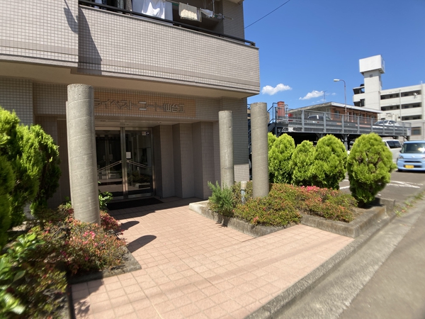 【ライベストコート仙台2】エントランスアプローチ