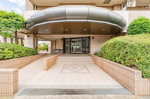 【ライオンズガーデン武蔵野台】エントランス1 【ライオンズガーデン武蔵野台】エントランス1