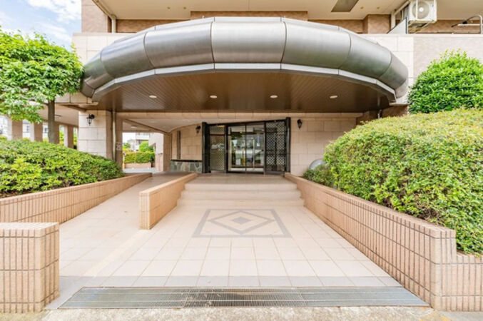 【ライオンズガーデン武蔵野台】エントランス1