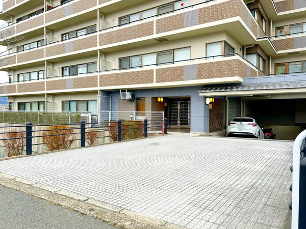 【グレース嵐山】エントランス 【グレース嵐山】エントランス