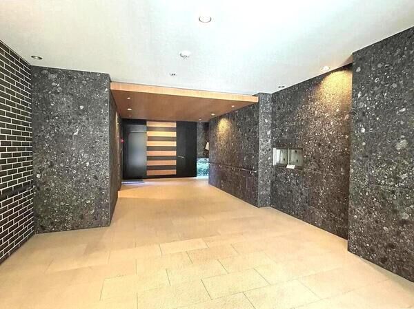 【アルファライフ吉塚駅東】エントランス1