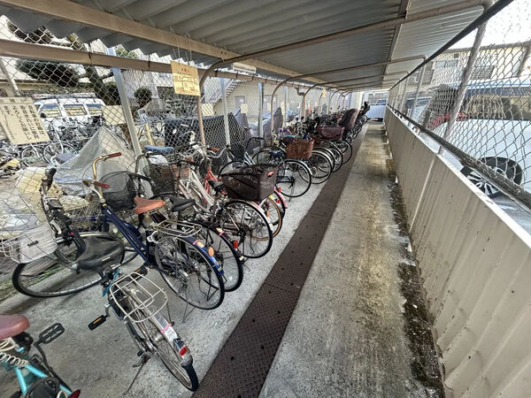 【下の森住宅】駐輪場 【下の森住宅】駐輪場