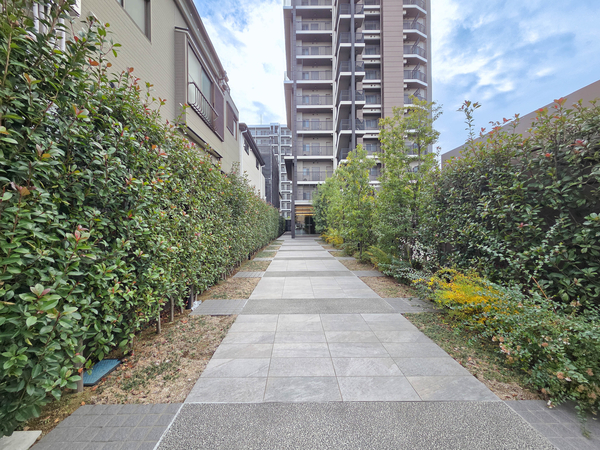 【シャリエ越谷蒲生】エントランス