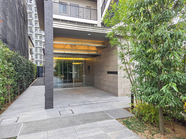 【シャリエ越谷蒲生】エントランス