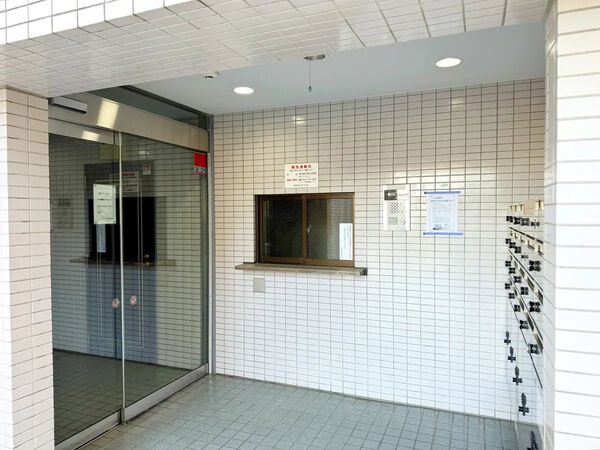 【ネオマイム上大岡壱番館】エントランス