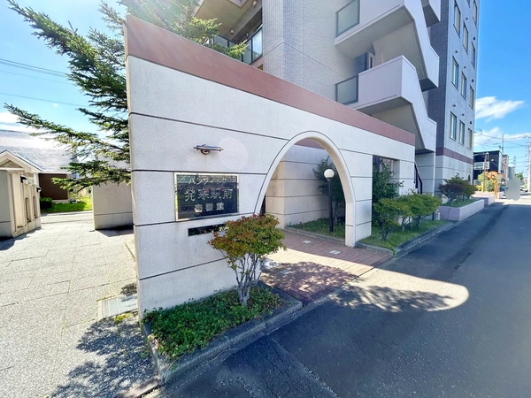 【パシフィック発寒駅前】館銘板