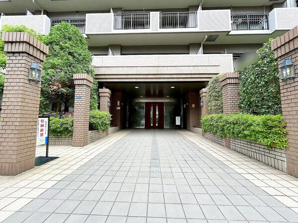 【ソルフェスタ赤羽】エントランスアプローチ