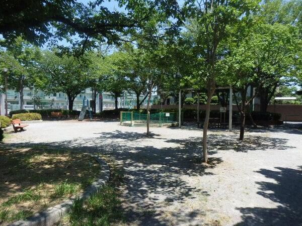 伊興二丁目児童遊園まで約230ｍ（徒歩3分）