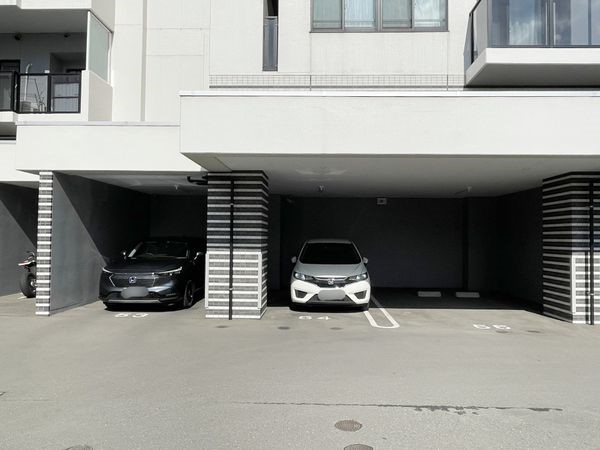【クリオ平岸マスタープレイス】駐車場
