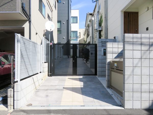 【リムテラス初台ザ・クラス】エントランス