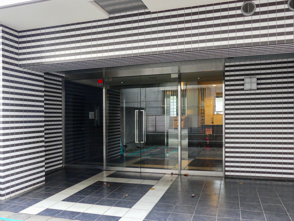 【ラグジュアリーアパートメント中野坂上】エントランス 【ラグジュアリーアパートメント中野坂上】エントランス