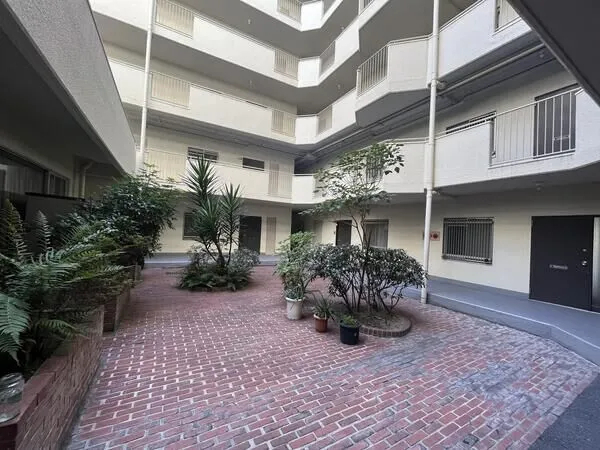 【ダイヤシャトー千里】中庭 【ダイヤシャトー千里】中庭